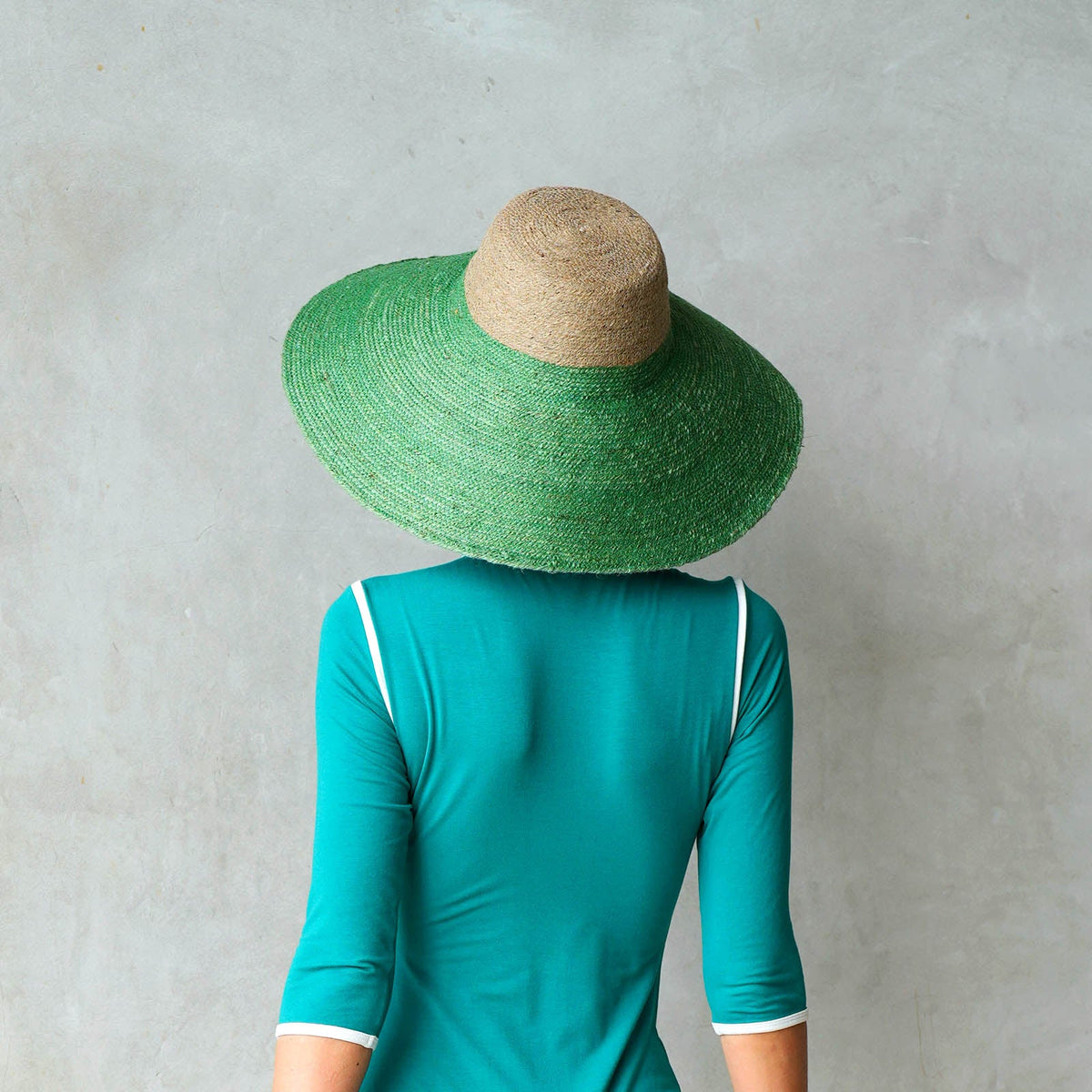 The Riri Duo Jute Straw Hat in Natural & Kelly Green