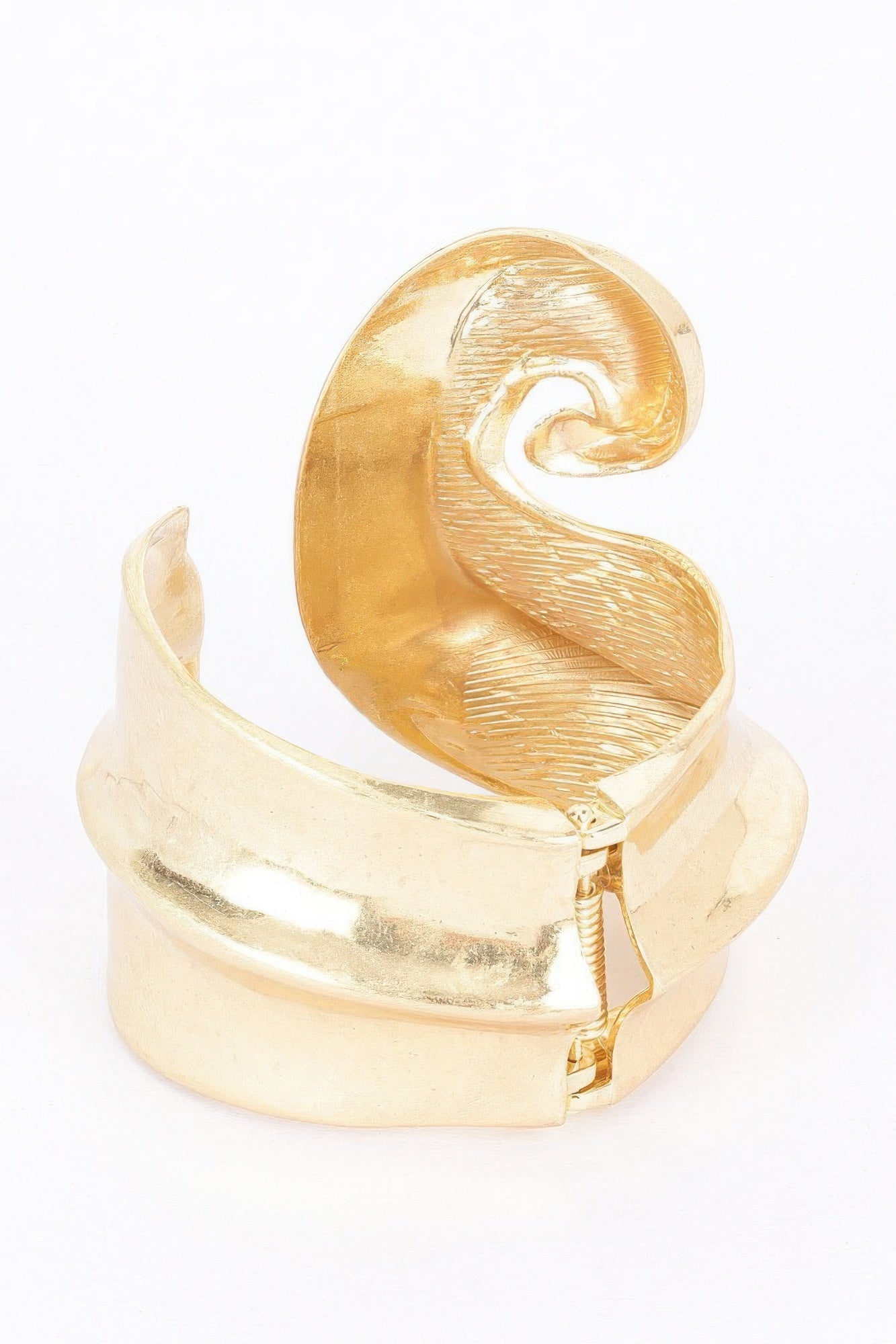 SOHO Sophisticated Alloy Casting Spring Hinge Bracelet: NYFW BYMANYC ® New York