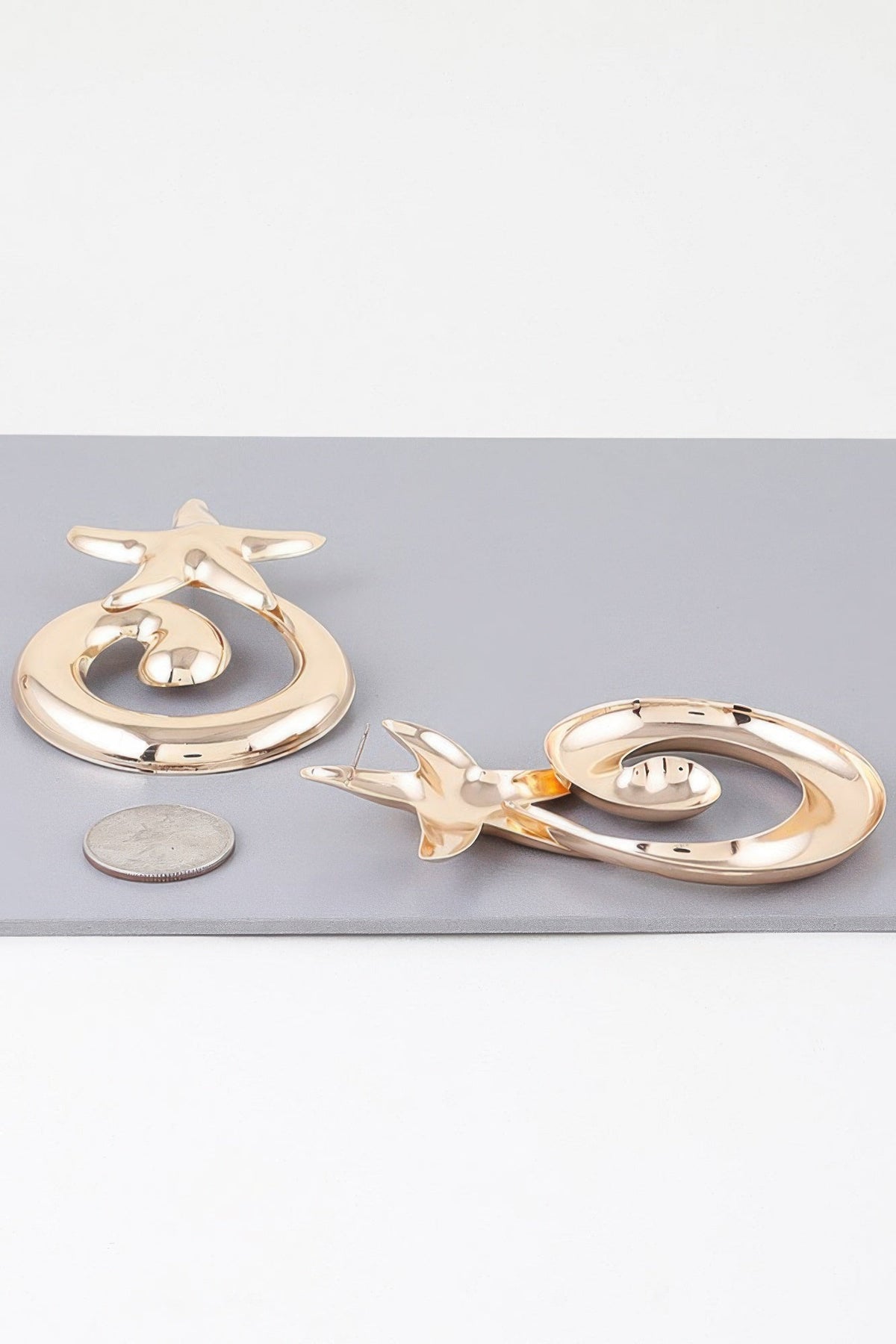 Women's Abstract Shiny Twisted Plate Dangle Earrings Prêt-À-Porter BYMANYC ® New York - New Collection