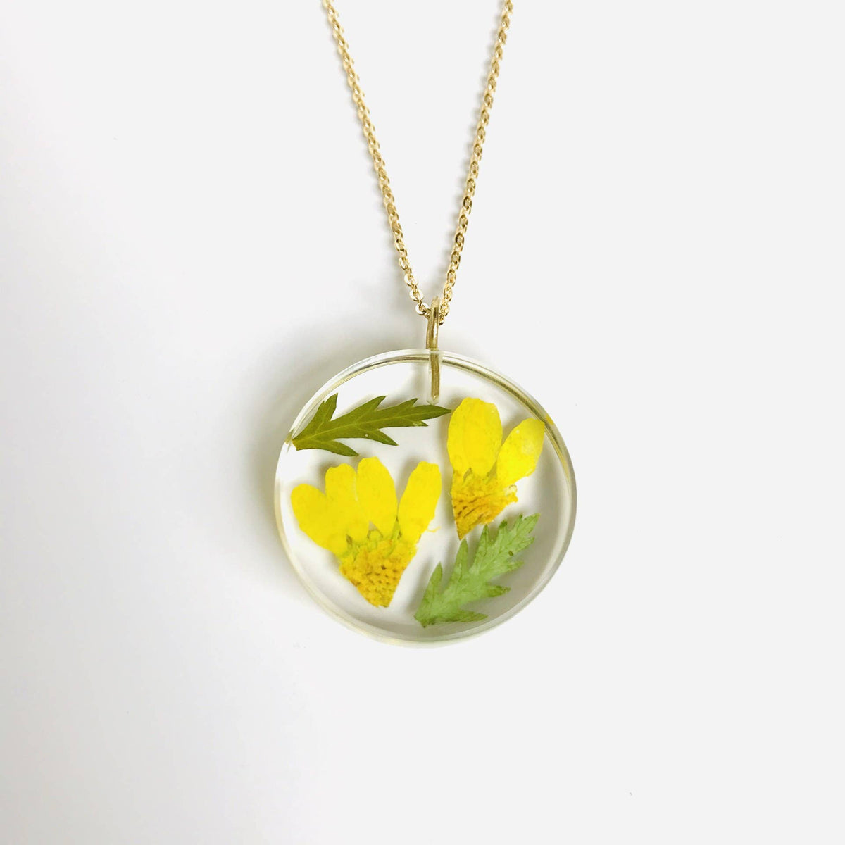 April Birth Flower Daisy Pendant Necklace