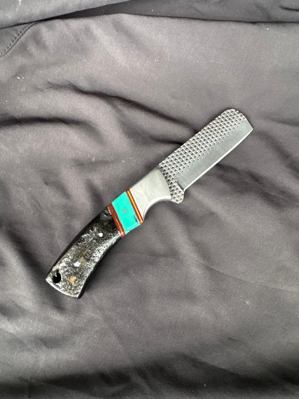 Titan "Sierra Turquoise" Ram Horn Skinner | High Carbon RASP Steel Blade, Turquoise Inlay TIK-007