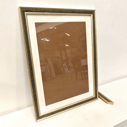 18x24 Inches Solid Wood Picture Frame – Replaceable Canvas Art Frame with Organic Glass, Elegant Framed Wall Decor for Living Room and Bedroom