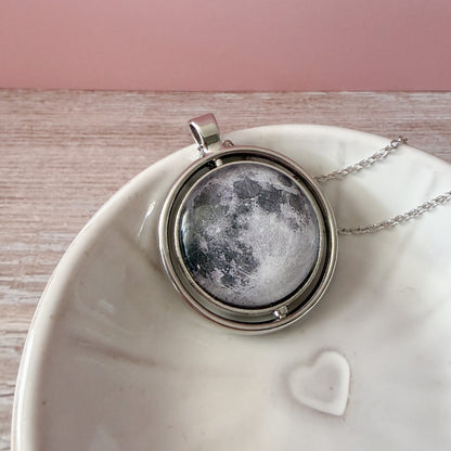 Turning Tides Fidget Necklace