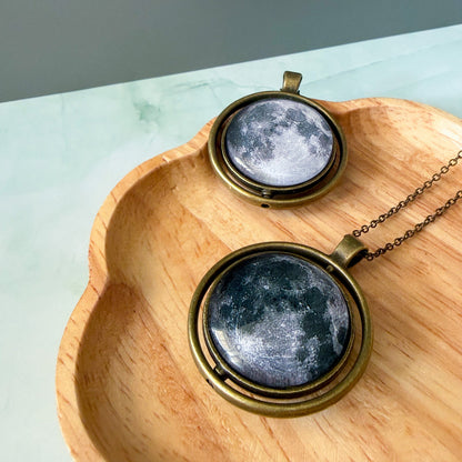 Turning Tides Fidget Necklace