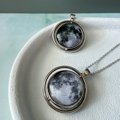Turning Tides Fidget Necklace