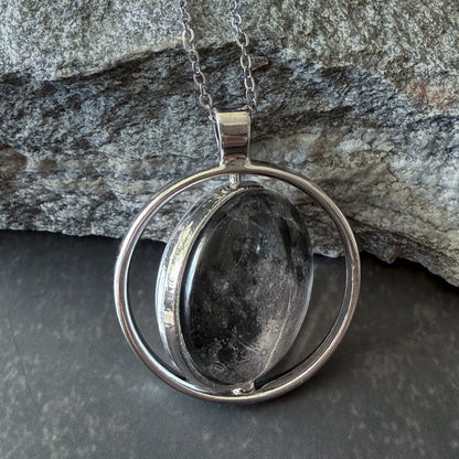 Turning Tides Fidget Necklace