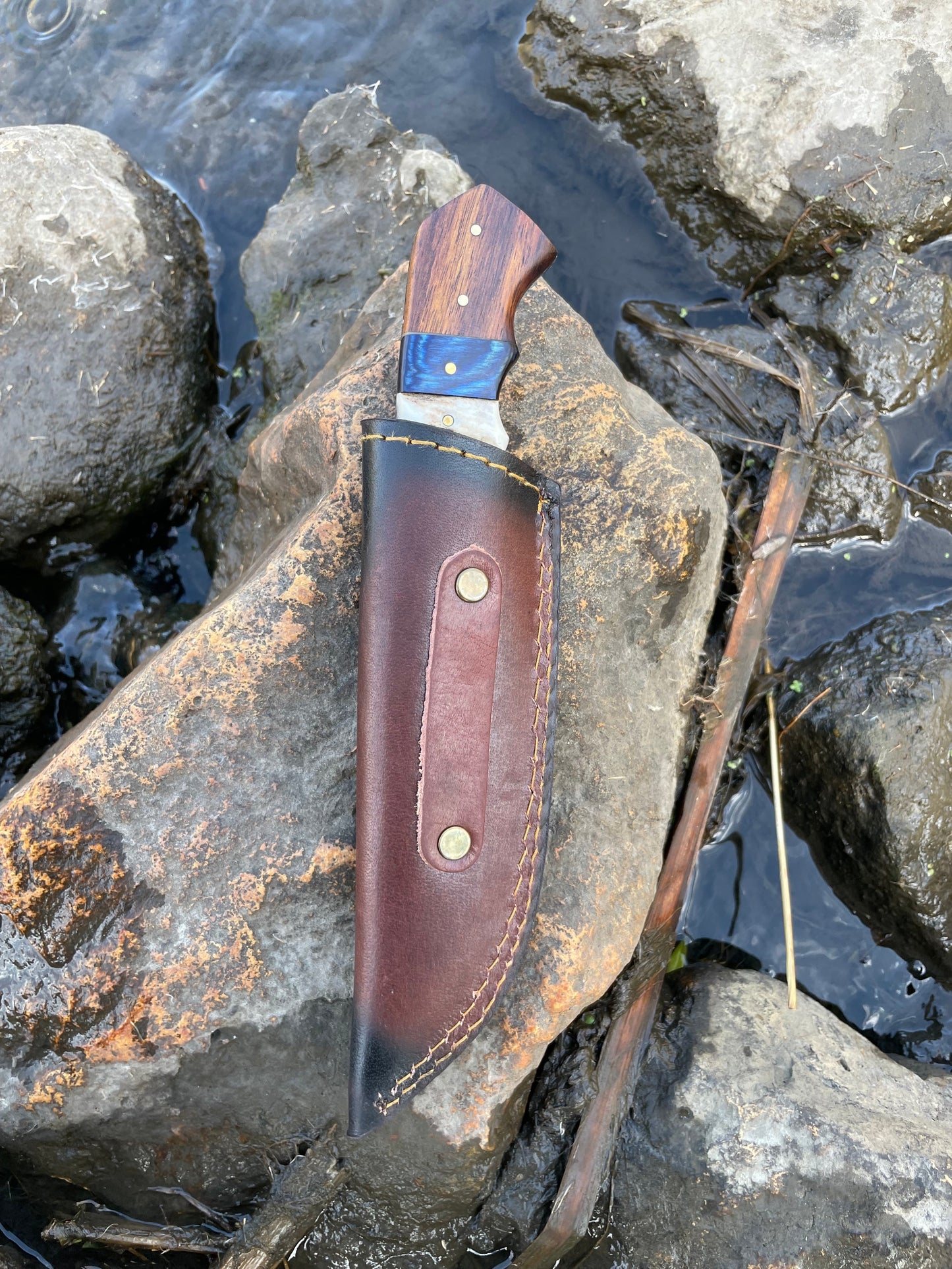 Handmade High Carbon Damascus Steel Hunting Knife/Leather Sheath, Finger Grooves TK-031