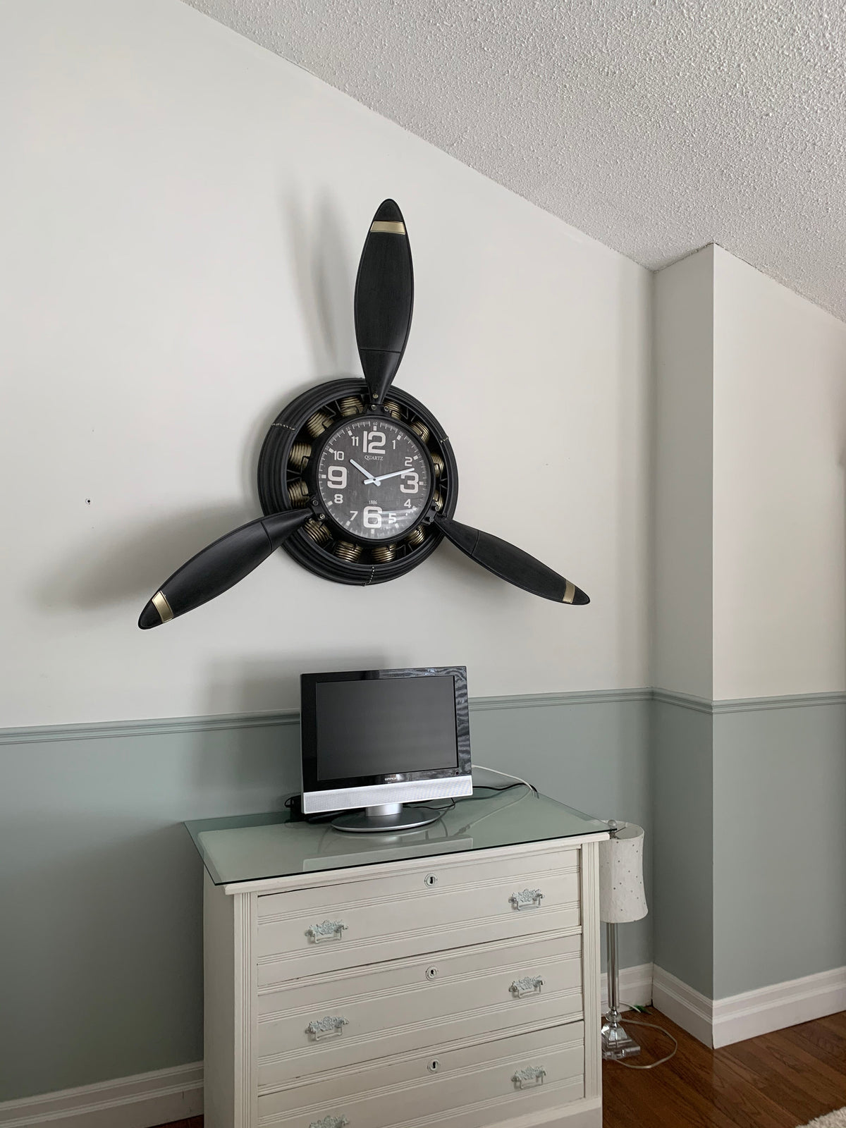 Metal Airplane Propeller Wall Décor Clock