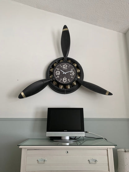 Metal Airplane Propeller Wall Décor Clock