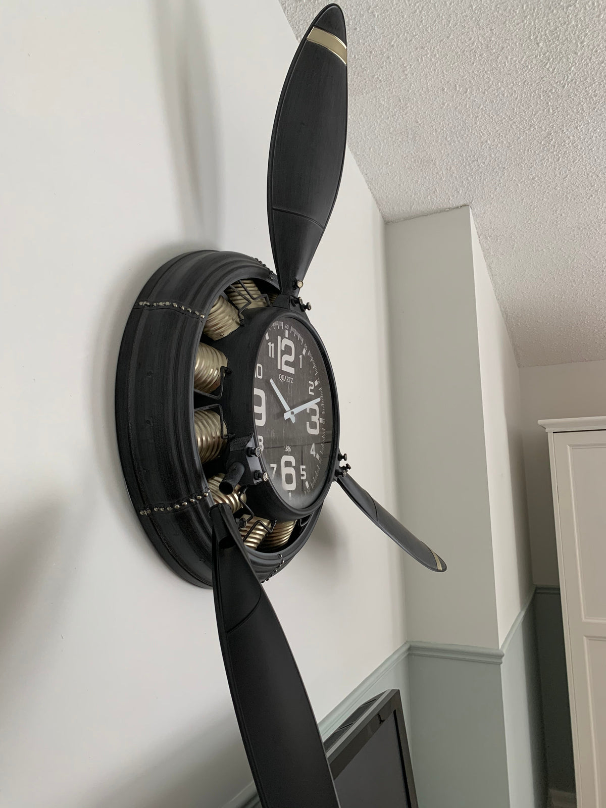 Metal Airplane Propeller Wall Décor Clock