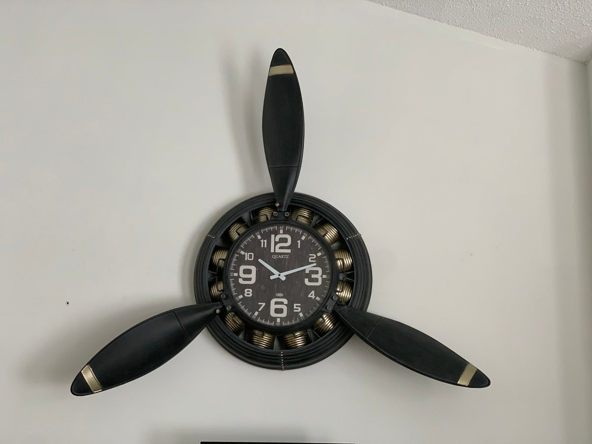 Metal Airplane Propeller Wall Décor Clock