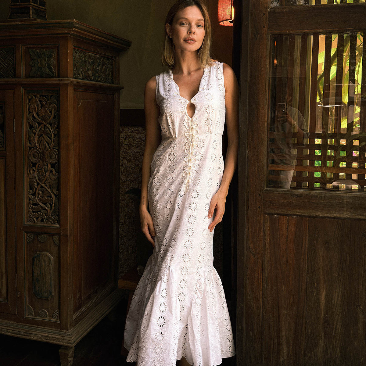 Seruni Embroidered Mermaid Maxi Dress in White