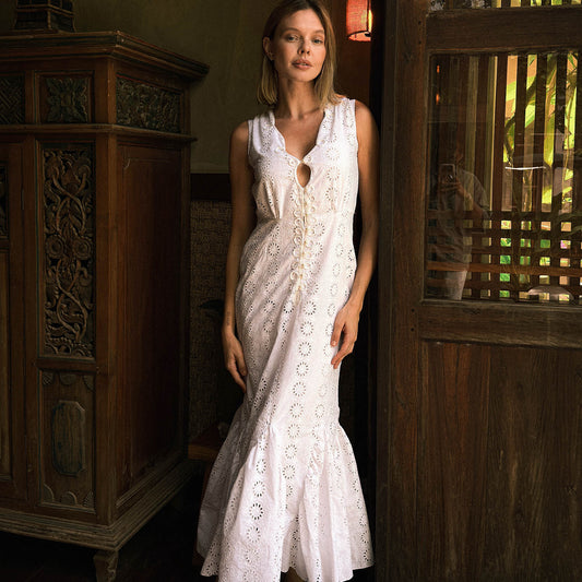 Seruni Embroidered Mermaid Maxi Dress in White
