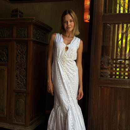 Seruni Embroidered Mermaid Maxi Dress in White