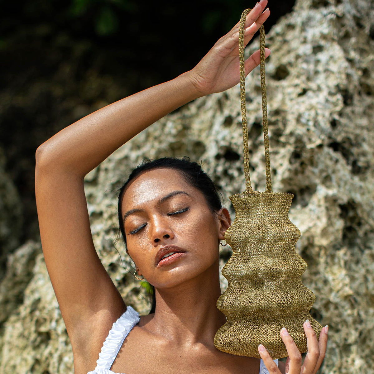 SHELL Handwoven Wire Bag in Dark Gold
