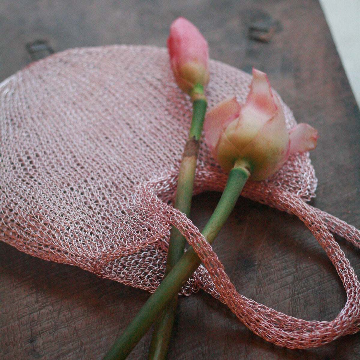 The Sol Mesh Wire Tote Bag in Pink