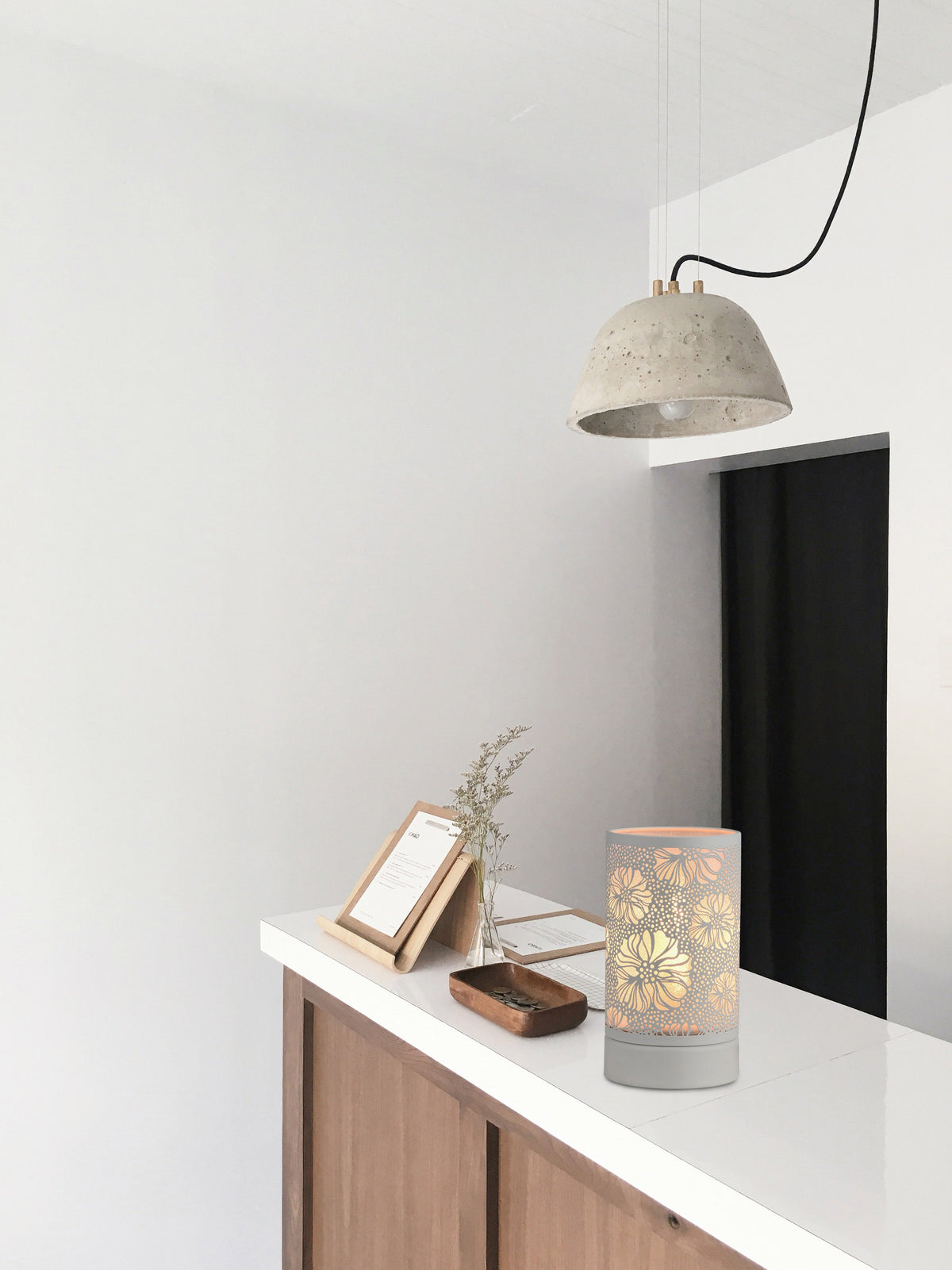 7" Touch Lamp/Oil Burner/Wax Warmer-White Flower