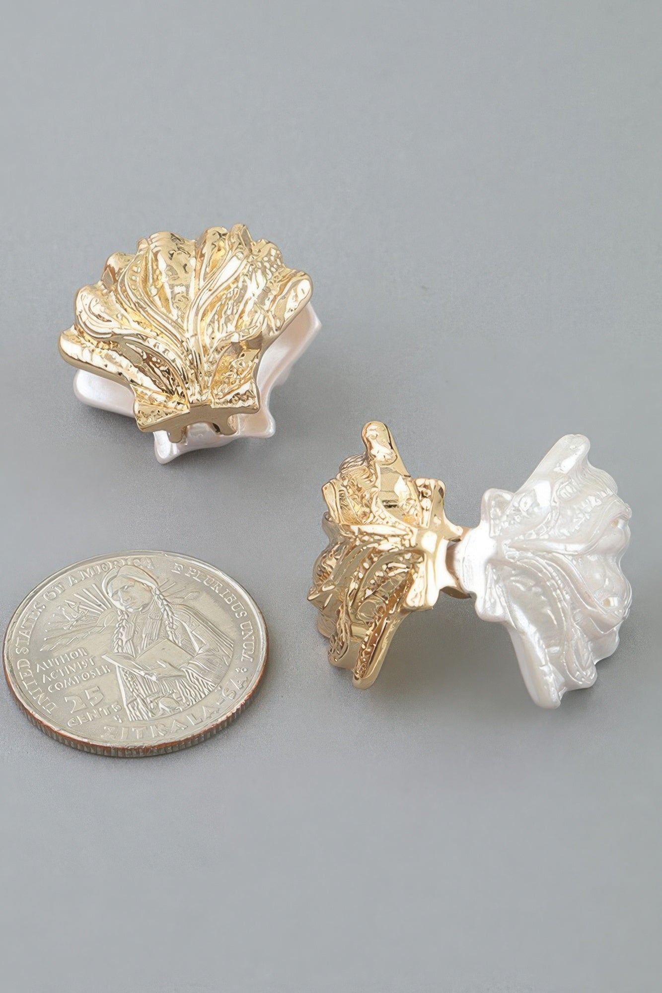 Women's Earrings Studs Clamshell BYMANYC ® New York HAMPTONS CLAMSHELL - New Collection