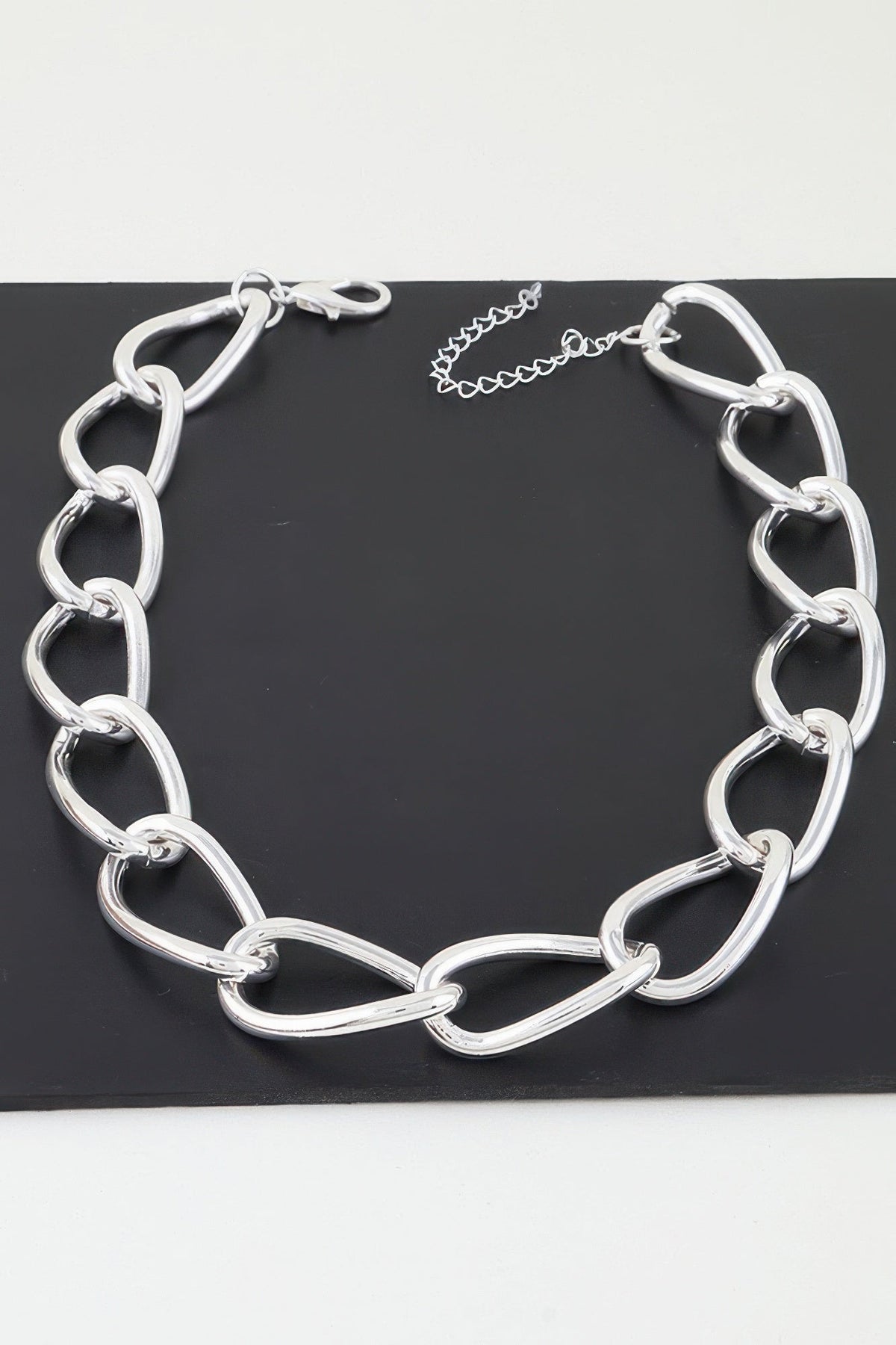 Women's Polished Twist Chain Statement Necklace Prêt-À-Porter BYMANYC ® New York - New Collection