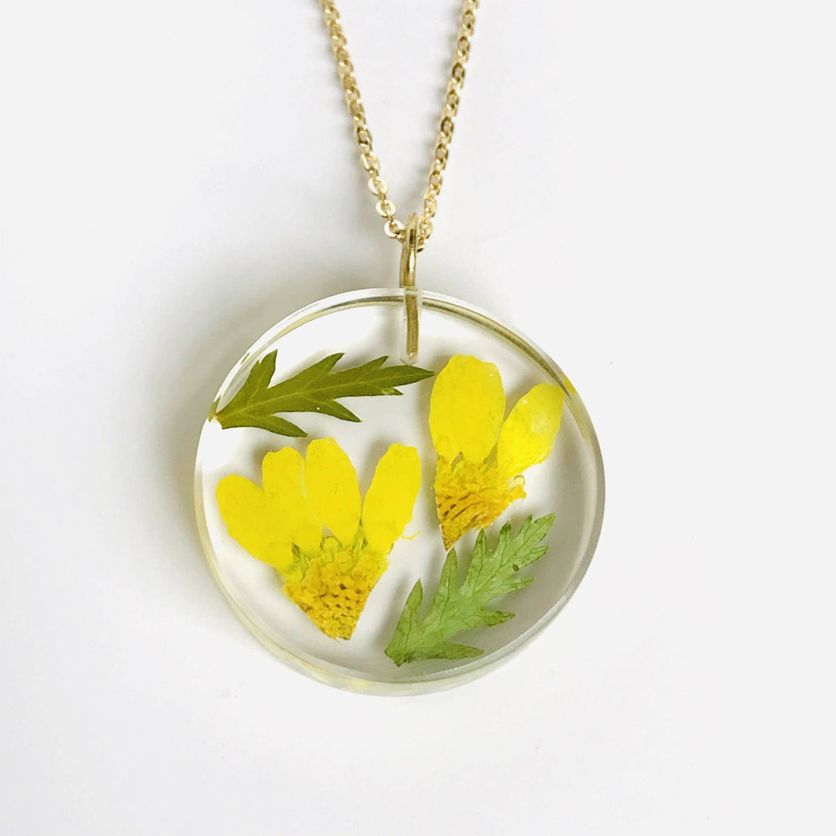 April Birth Flower Daisy Pendant Necklace