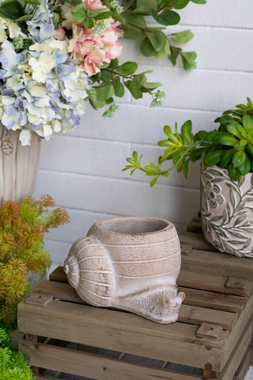 8.3x7x4.7' Decorative Sand and Cement Snail Planter with Textured Beige Finish